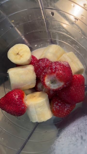 Banana strawberry smoothie TOP ONE ☝️ Бананово клубничный смузи #cooking
