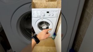 Как стирать обувь в стиральной машине #лайфхак #советы