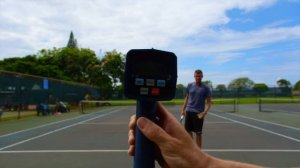 Как натяжение струн влияет на скорость мяча? Тест с разницей в 16 кг