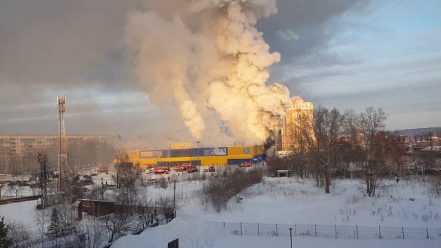 21.12.2021 Горит магазин Лента Томск смотреть онлайн