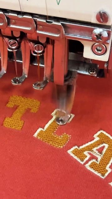 Как вышивает машина можно смотреть бесконечно💫 #поши смотреть онлайн