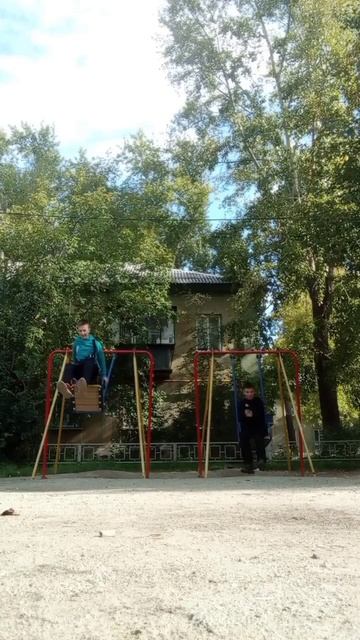 уже скоро осень и школа #осень #листья #школа #качели смотреть онлайн