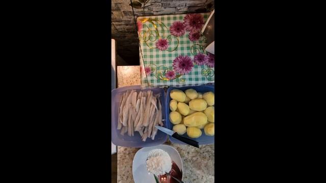 Рыба навага + картошка + морковка во фритюре смотреть онлайн