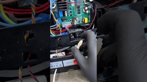 Кофемашина Dr.Coffee не готовит кофе, загрузка гидросисте?