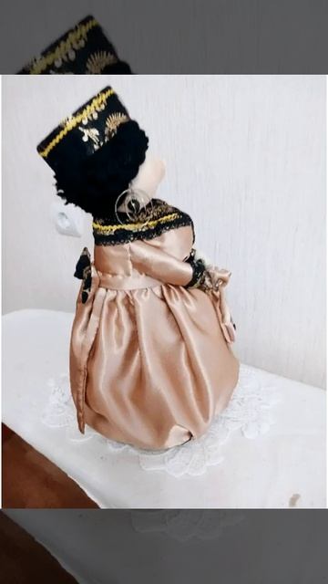 Баба на чайник. Татарочка в золотом наряде. смотреть онлайн