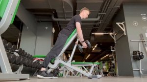 Сгибания предплечий с гантелей с опорой на наклонную скамью (SINGLE DUMBBELL SPIDER HAMMER CURL)