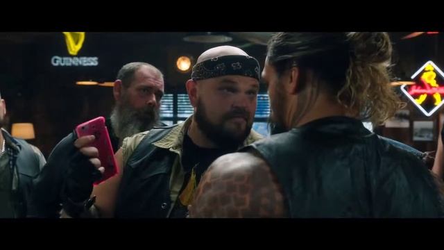 Можно селфи запилить?Аквамен смотреть онлайн