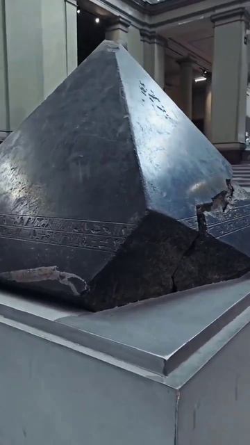 Черная пирамида в Дашуре (1850 год до н.э.) смотреть онлайн