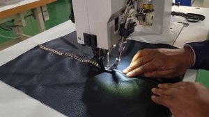 Двухигольная промышленная швейная машина декоративн?