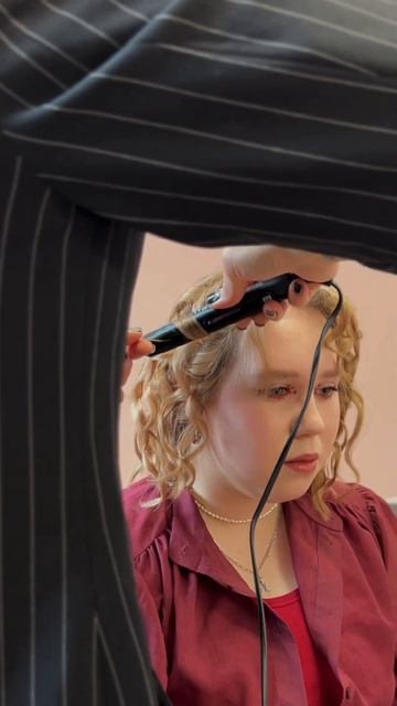 Накрутка на мини утюжок🤏😏 #hairstyle смотреть онлайн