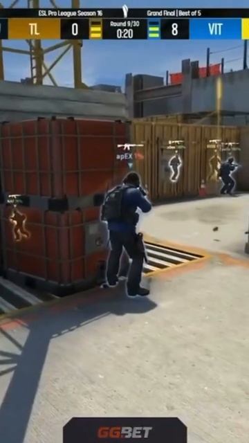 УБИЛ ГРАНАТОЙ #csgo #ксго #cs #counterstrike смотреть онлайн