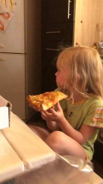 Трудно быть самой младшей) #shorts смотреть онлайн