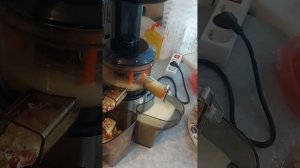 Шнековая соковыжималка Aresa