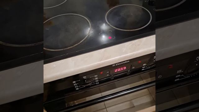 Электрическая варочная панель Electrolux. Вчера впервые и ? смотреть онлайн