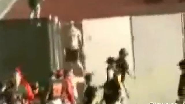 Landed badly (Нифига себе приземлился) смотреть онлайн