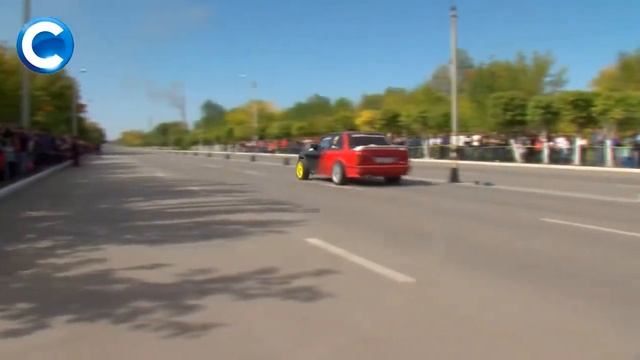 Уличные гонки, автозвук и автовыставка