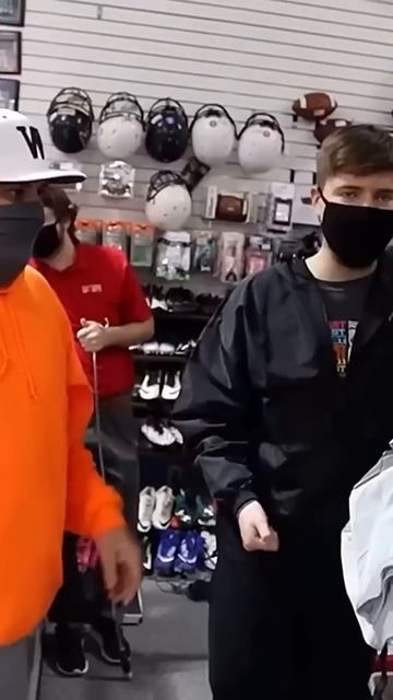 Скупили весь магазин спорт товаров чтоб раздать детям смотреть онлайн