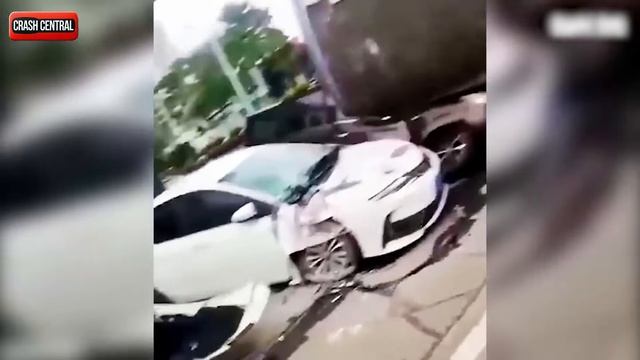 Сборник 106 Моментов автомобильных аварий 2025 года Идиоты в машинах Заснятых на Камеру