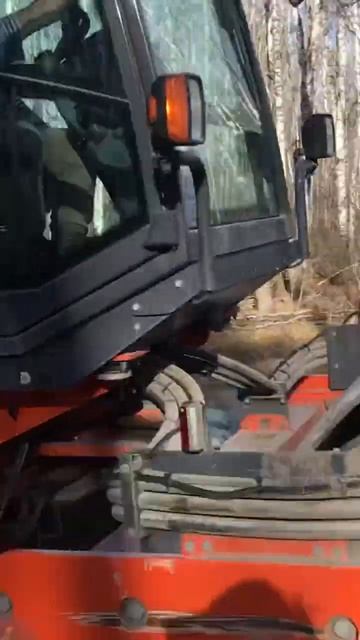 Каток обгоняет миксер с бетоном в Бердске #бердск #бет? смотреть онлайн