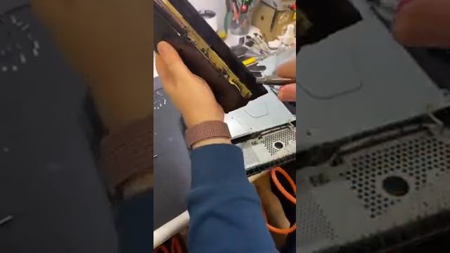 Как разобрать PlayStation 4. Чистка от пыли. смотреть онлайн