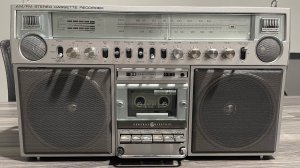 Винтажный стереомагнитофон General Electric Boombox 3-5286A-произведён1981-1982-год