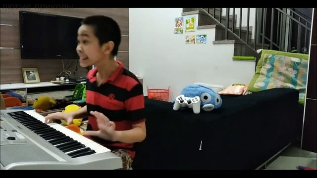 мальчик с ума сошел играет на пианино песня о тетрисе (тройка) смотреть онлайн