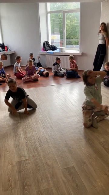 Ходьба на коленях челлендж  Попробуй повтори!! shorts челлендж йога брейкданс игра