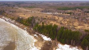 участок на берегу реки