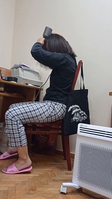 КАК МОЯ ДЕВУШКА СУШИТ ВОЛОСЫ ФЕНОМ? смотреть онлайн