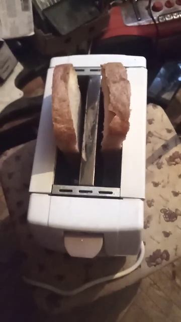 Тостер в работе.... смотреть онлайн