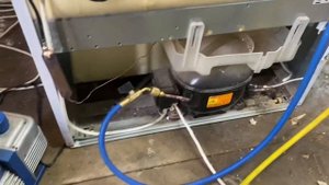 Холодильник индезит, верх не морозит, утечка по контур