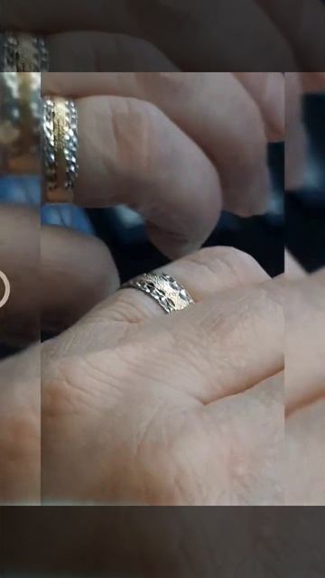 Золотое кольцо 17,5 размера, без камней, проба 585, вес 1,57г смотреть онлайн