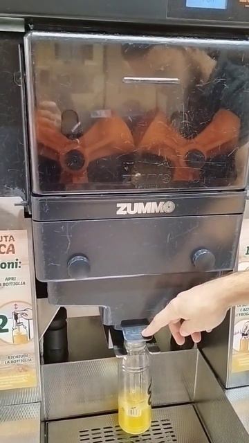 Натуральный сок из апельсинов 🍊 смотреть онлайн