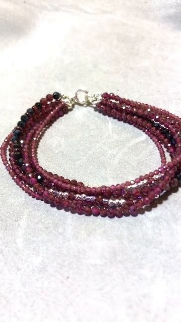 Гранатовый браслет, серебро. #браслет #украшенияназак? смотреть онлайн