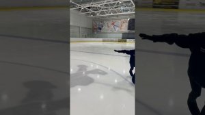 Целеустремленные юные фигуристки на весеннем сборе 😎