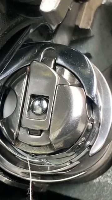 КАКОЙ ВЫБРАТЬ ЧЕЛНОК?  ваша швейная машинка, #shortsvideo смотреть онлайн