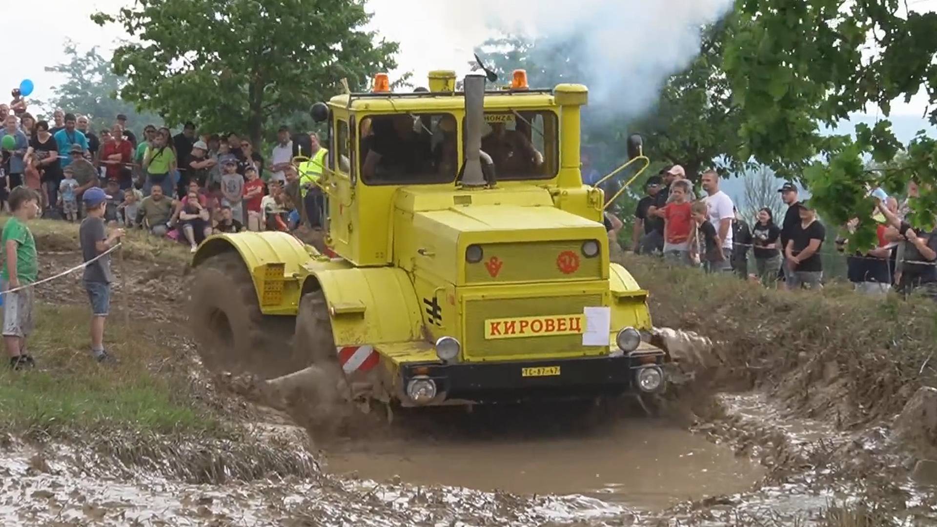 ГРЯЗЬ против ТРАКТОРОВ! Кто ПРОЕДЕТ? смотреть онлайн