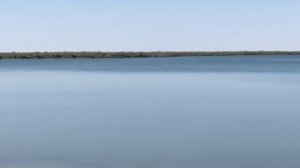 Малуша боится идти в соленое озеро