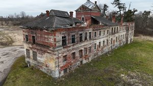 ЗДАНИЕ С УЧАСТКОМ  в Калининградской области.