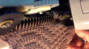 Робот каретка Бразер KG-95. Рисунок с лицевыми и изнаночными петлями и закрытие ряда.