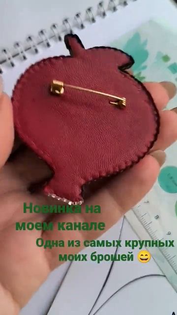 Брошь ручной работы с натуральным камнем гранат #брош? смотреть онлайн