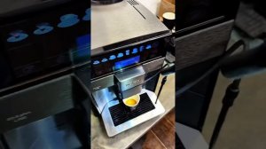 Кофемашина Siemens eq6, кофемолка мелет без остановки. При ?