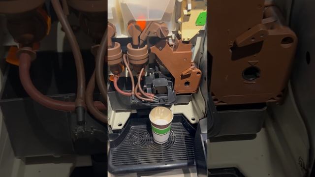 Латте на Saeco Phedra #vkusnotella смотреть онлайн