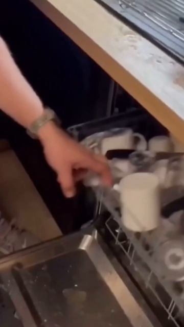 Что будет, если залить в посудомоечную машину фейри? смотреть онлайн