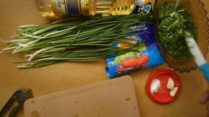 Вкусный весенний салат из полевого лука