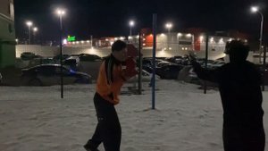 Разница в весе 20кг.Бой легковеса против тяжеловеса