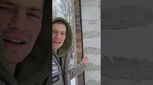 Вентзазор между  кирпичом и газобетоном нужно делать ?