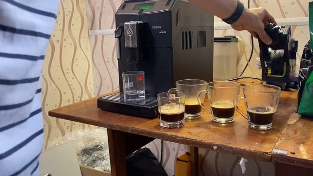 Пробуємо покращити смак кави на Саеко Лірика. Ставимо смотреть онлайн