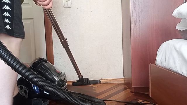 Пылесос JVC JH-VC410.