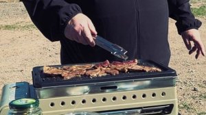 Купили газовый гриль. Жарим стейк в бухте "Боярин".